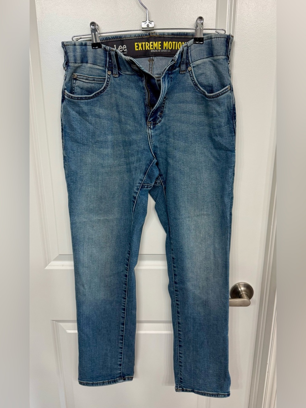 Lee Men’s Straight Fit Denim Jeans in Light Blue Wash